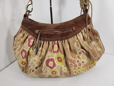 Hermosa bandolera de gran tamaño inspirada en Lucky Brand con patrón floral Foto 1 de 4