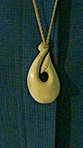 VINTAGE HAND CARVED WHALE TAIL NECKLACE WITH BRAIDED TWINE CHAIN FOLK ART - Picture 1 of 10