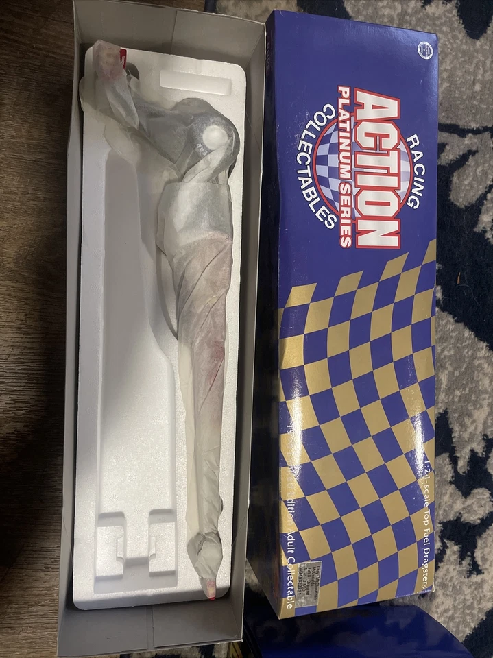 Action 1998 1:24 NHRA CORY McCLENATHAN McDONALDS TOP FUEL DRAGSTER Foto 1 de 3