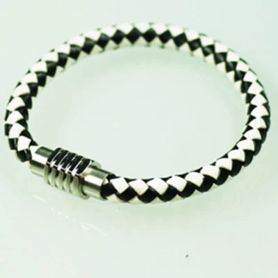 Geflochten Kunstleder Leder Armband in vielen Farben mit Magnetverschluß Rot  - Bild 1 von 4