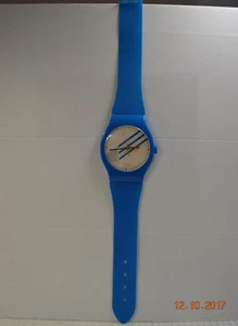 Vintage Quartz Jumbo Oversized Plastic Blue Watch Wall Clock - Made in Taiwan - Picture 1 of 7