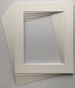 12 x 10 weiße strukturierte Bildhalterungen passend für 9 x 7 Foto Bild Kunstwerk 8er Pack - Bild 1 von 1