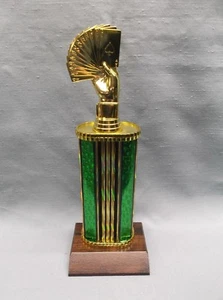 puente mano trofeo ancho columna verde acabado cerezo base madera - Imagen 1 de 1