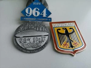 X 3 Insignias Juego de Regalo de Colección Parrilla Insignia COMPATIBLE CON Porsche 964 911 - Imagen 1 de 11