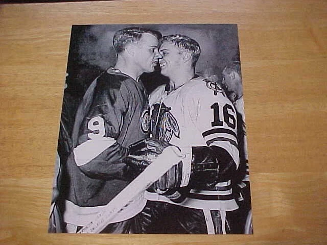 Gordie Howe  Bobby Hull  B&W 8x10 Photo  Red Wings Blackhawks Free Ship 3/More - Image 1 of 1