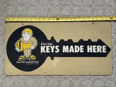 Chaves feitas aqui 24”x 12” placa de metal pintada dupla face Curtis Industries - Imagem 1 de 4