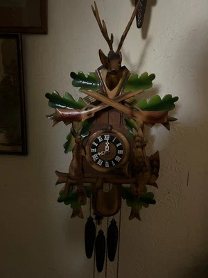 Reloj de cuco musical cazador de la selva negra alemán de mediados de siglo funcionando Foto 1 de 4