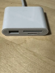 SD Card Reader for iPhone/iPad Dual Lightning & USB-C 3-Slot Adapter Plug & Play - Bild 1 von 3