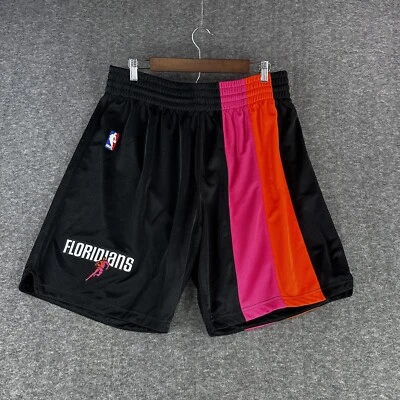 Шорты мужские Miami Heat Mitchell & Ness XL 48 черные блестящие ослепительные цветочные - Изображение 1 из 4