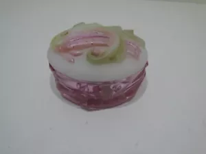 NUEVO Hermoso Plato Baratija Floral Rosa Fenton con Cubierta Pintado a Mano por P. Lane - Imagen 1 de 7