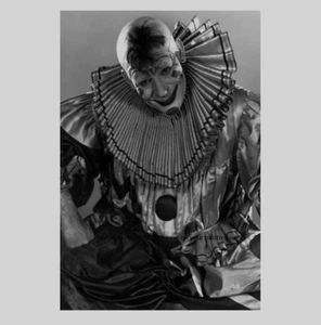Spaventoso costume Halloween vintage pagliaccio inquietante FOTO Dark Freak strano - Foto 1 di 2