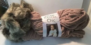 1 Skein - Red Heart Boutique Chic Yarn, Sable, 3.5 oz (60 yrds) faux fur pom pom - Bild 1 von 4
