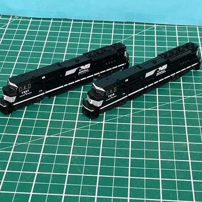 ¡Nuevo! Par Kato escala N 176-5517,5518 SD80MAC NS DC $ 310,00 Hacer oferta Foto 1 de 4