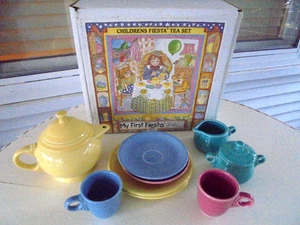 NEU IM KARTON "MEINE ERSTE FIESTA" TEESERVICE VON HOMER LAUGHLIN KOMPLETTER VERSAND 86 FARBEN - Bild 1 von 10