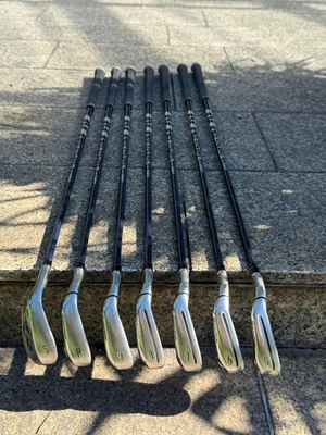 Left Handed Taylormade SIM 2 Irons 5-SW R-Flex Ventus Blue - Graphite Shafts - Bild 1 von 4