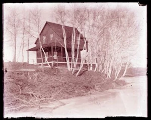 (1) LATE 1800s-EARLY 1900s  ANTIQUE GLASS NEGATIVE, HOUSE ON ICE, CHINA LAKE??-2 - Picture 1 of 2