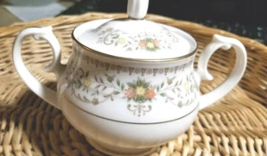 Contemporary by Noritake 4 Inch Fine China Sugar Bowl Floral w/ Golds Trim - Picture 1 of 5