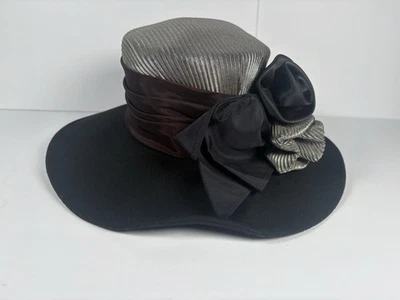 Sombrero informal para mujer Whittall & Shon 100 % lana iglesia negro y gris detalle floral Foto 1 de 4