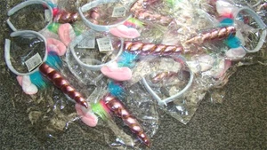 Una caja de 24 unicornio arco iris diadema fiesta disfraz - Imagen 1 de 5
