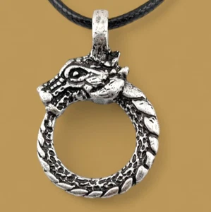 COLGANTE ANILLO JORMUNGANDR peltre serpiente serpiente ouroboros ciclo anillo collar Z3 - Imagen 1 de 6