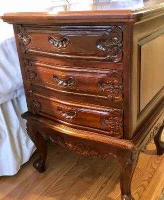 PRECIOSAS MESAS DE NOCHE ARTESANALES DE MADERA DE CAOBA NUEVAS EN PAR (2 PIEZAS) Foto 1 de 4