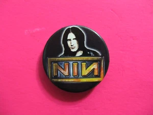 INSIGNIA DE PIN DE BOTÓN DE UÑAS DE NUEVE PULGADAS IMPORTACIÓN REINO UNIDO 21 - Imagen 1 de 2