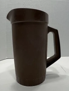 Vintage Tupperware Dark Brown 1 Quart Pitcher 874-7 Push Button Lid 875-16 - Picture 1 of 13