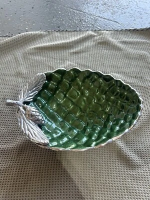 T16* Julia Knight Luxe Lodge cono de pino pequeño cuenco en esmeralda Foto 1 de 4