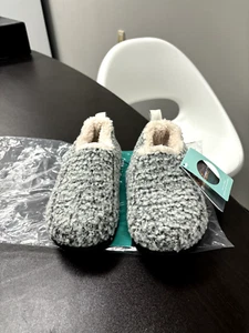 RockDove Women's Moc Slipper Fluffy White Grey Size M size 9-10 - Picture 1 of 5