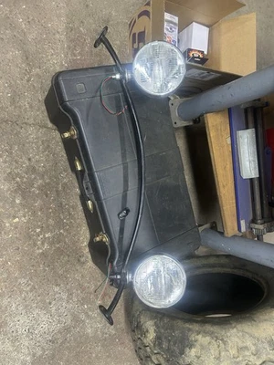 Ford Modelo A 1931... Barra de faros con montaje de faros de acero inoxidable Foto 1 de 4