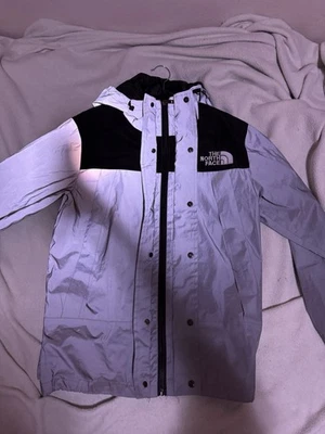 Chaqueta de lluvia reflectante North Face X Supreme de 3 mm para hombre Foto 1 de 4