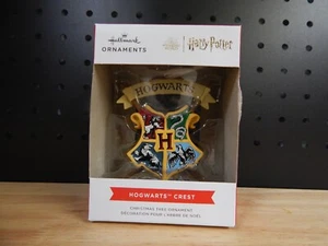 Hallmark Christmas Ornament Harry Potter Hogwarts Crest-NIB 2HCM9128 - Picture 1 of 1