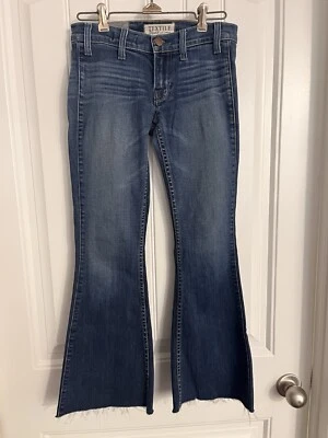 Jeans feminino Elizabeth and James têxtil Jimi flare 25 bainha crua destruída 27X27 - Imagem 1 de 4