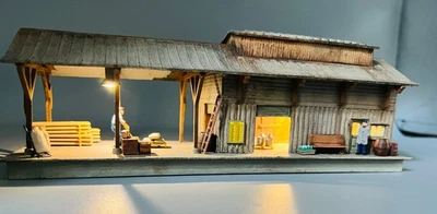 Heljan H0 1766 Lagerschuppen Güterbahnhof - LED patiniert Diorama Faller Vollmer - Bild 1 von 4