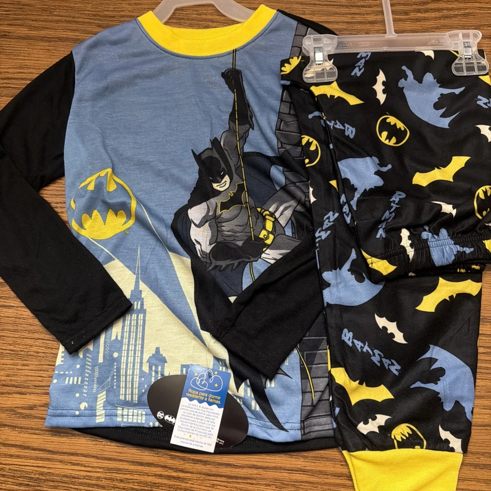 NWT DC Comics Batman Pajamas Set Shirt Pants Boy  Sz S 6/7 - Image 1 of 1