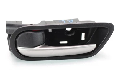 MAZDA 3 S TOURING 2010-2013 MANIJA DE PUERTA INTERIOR TRASERA IZQUIERDA OEM Foto 1 de 4