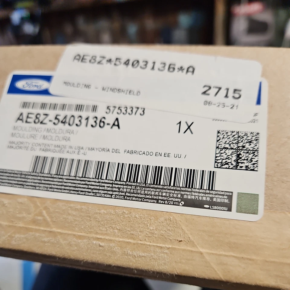 Moldura parabrisas pasajero delantero derecho ford fiesta nuevo OEM AE8Z-5403136-A Foto 1 de 1