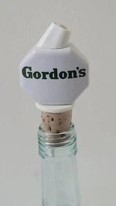 VINTAGE WADE CERAMIC GORDONS GIN BOTTLE POURER/MEASURE PERFECT - Picture 1 of 5