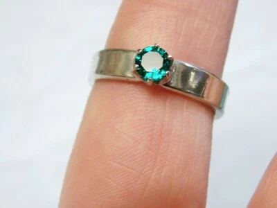 Green Lab Emerald Size 8 Ring 925 Sterling Silver USA Made 4mm Wide Band 0.50ct - Image 1 of 4