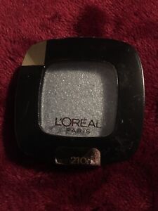 L'Oreal Colour Riche.  Eyeshadow, #210 Argentic (Shimmer). NEW