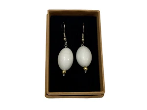 Pendientes Moda Vintage - Acrílico Blanco - Metal Tonificado Plateado - Mod Retro - Imagen 1 de 4