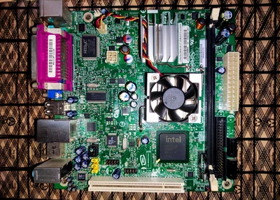 Intel D945GCLF2 Atom 330 - Image 1 of 4