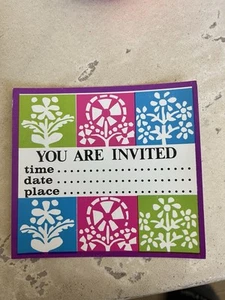 Tarjeta de felicitación vintage You Are Invited púrpura nueva 4 pulgadas por 4 pulgadas - Imagen 1 de 2
