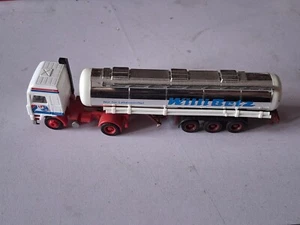 Herpa 1/87 Tankzug Volvo silber "Willy Betz" - Bild 1 von 3