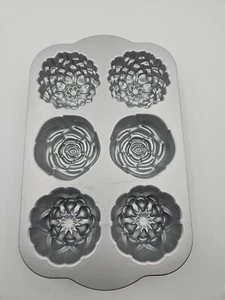 The Pioneer Woman Floral Nonstick Metal Cast Cakelet Pan - Picture 1 of 7