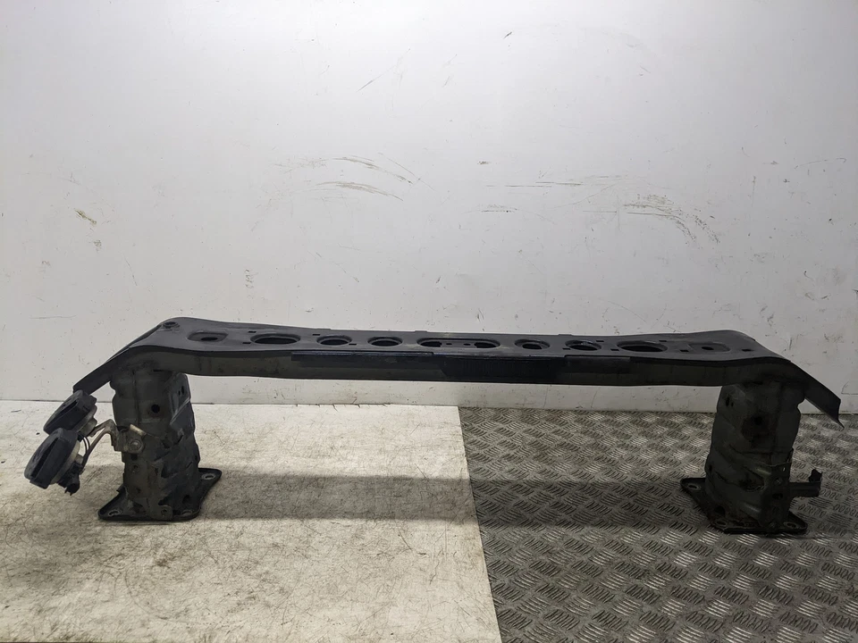 Barra de choque Ford C-max Titanium Tdci MK2 2010-2015 (delantera)  Foto 1 de 4