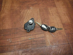 aprilia SR50 SR 50 R CERRADURA ASIENTO CON LLAVES LLAVE AP8104611 - Imagen 1 de 6