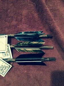 4 Handmade Arrows w/chipped Stone Arrowheads Sinew Feathers Native Craftsman 