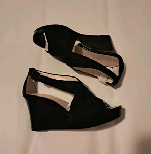 Sandalia de cuña Taryn Rose Kidsuede Shelly negra talla 8M - Imagen 1 de 8