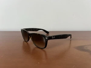 OCCHIALI DA SOLE RAYBAN RB 2132 NUOVI WAYFARER 710/51 / 55/18 145 2N ITALIA MARRONI - Foto 1 di 9